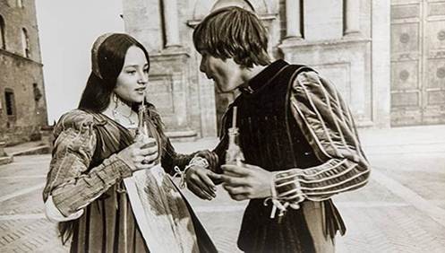 Pienza Una mostra per il cinquantesimo anniversario del film Romeo & Giulietta diretto da Franco Zeffirelli Siena