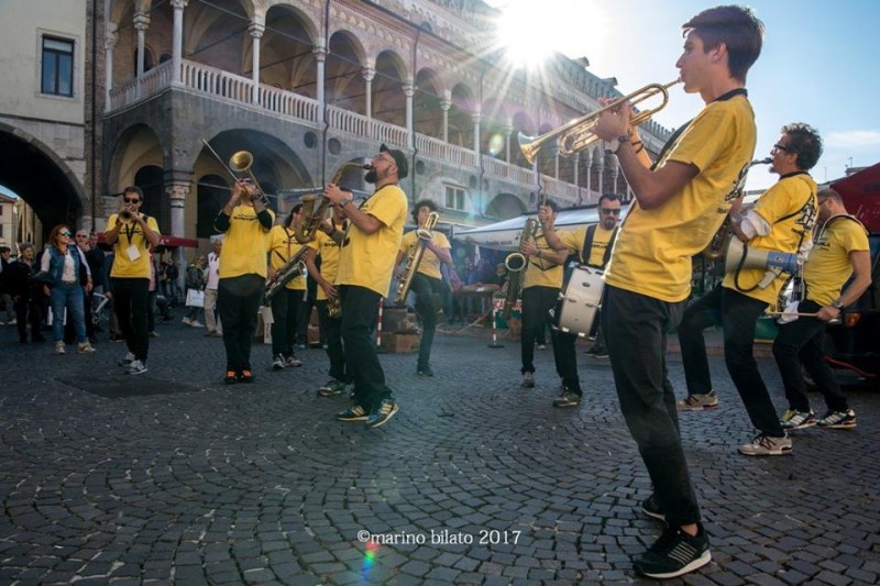 San Vincenzo concerto Magicaboola Brass Band Livorno