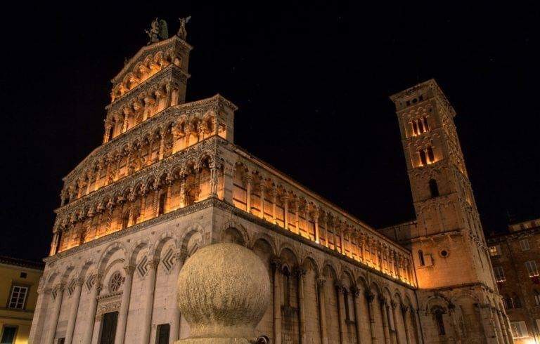Lucca Luminara di Santa Croce