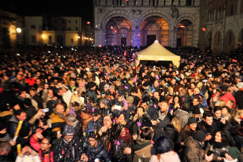 Lucca la grande festa di Capodanno in piazza