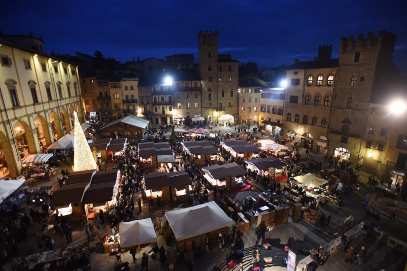 Arezzo mercatini natalizi il Villaggio Tirolese